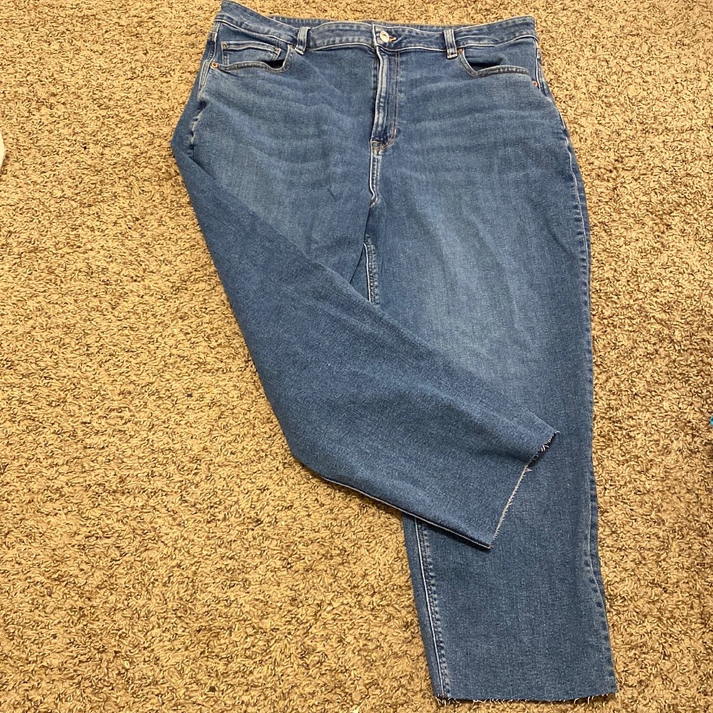 American Eagle Mom Jean Relaxed Fit Straight Leg Jeans